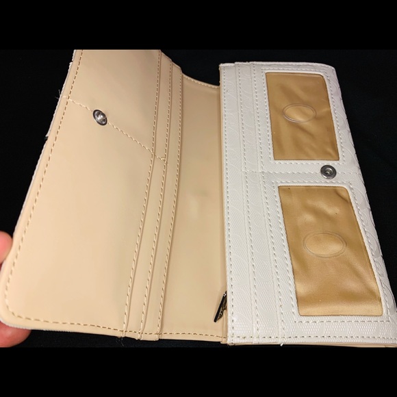 GUESS WALLET 💕 - Picture 5 of 6